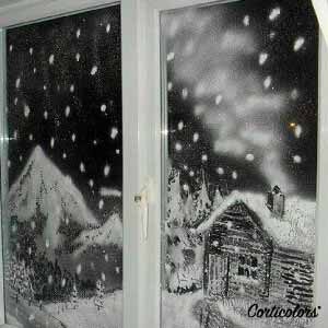Decorar ventanas para navidad con nieve artifical
